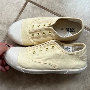 Kid’s Zara light yellow sneakers size 31